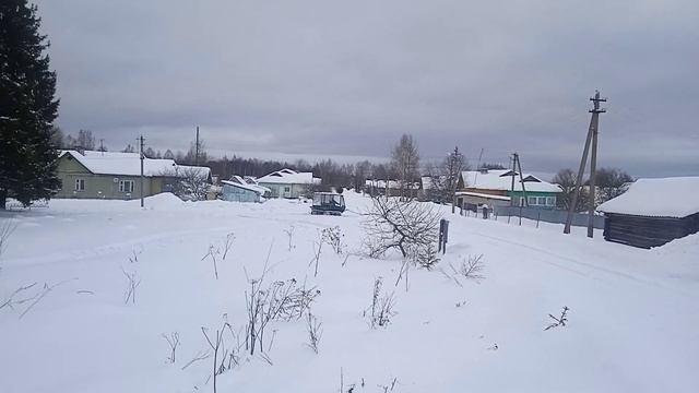 гусеничный вездеход в глубоком снегу смотреть онлайн