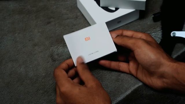 Xiaomi Mi Band 2 Unboxing setup and hands on смотреть онлайн
