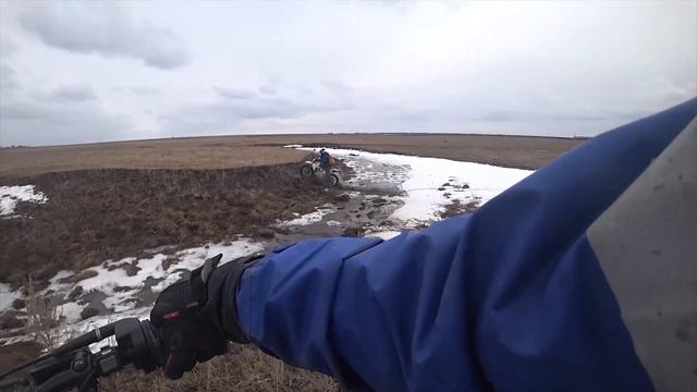 Холодная покатушка. Снег, грязь, вода. смотреть онлайн
