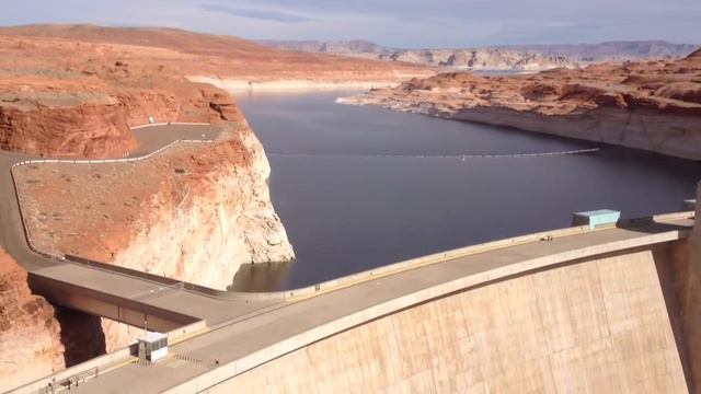 Дамба в г. Пейдж, Аризона смотреть онлайн