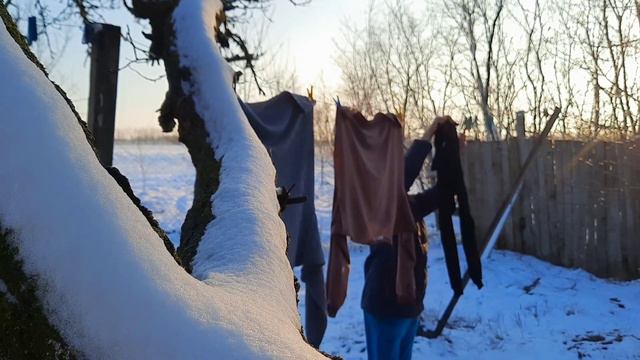 Я ТАКОЕ НЕ ЛЮБЛЮ! Нашла У СЕБЯ Целое Сокровища В БАНКАХ. Семья ИЗ ГЛУБИНКИ ДЕРЕВНИ. смотреть онлайн