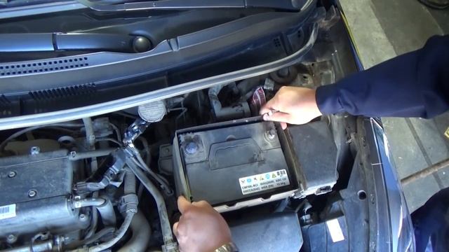 Замена АКБ на Hyundai Solaris смотреть онлайн