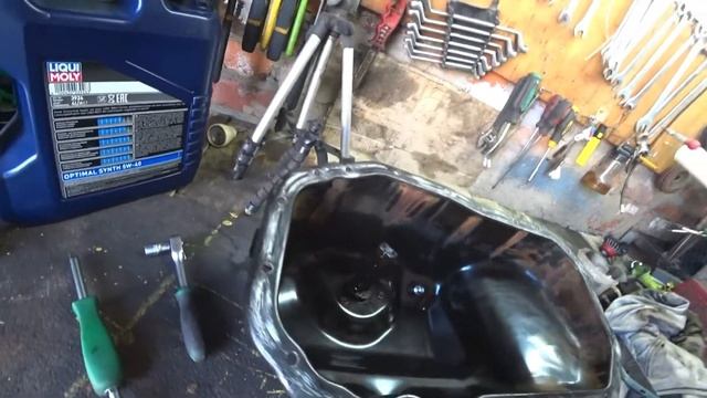 1.2 TSI замена масла и фильтров и переуплотнение поддона на ДЖЕТТЕ смотреть онлайн