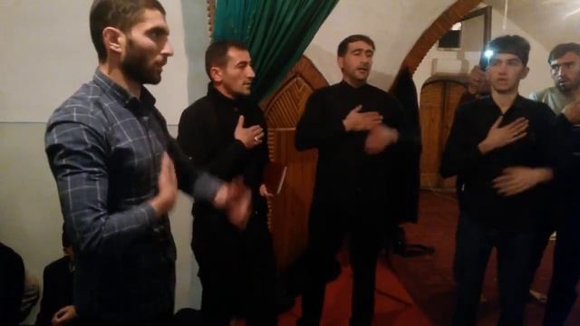 Азербайджан . Я такое впервые вижу , молятся азербайджанцы , у них явно другая планета ))) смотреть онлайн