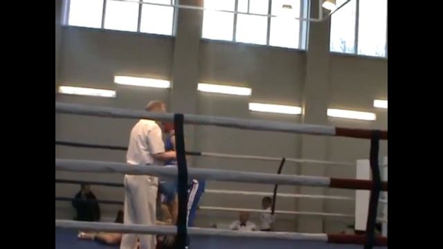 ТЯЖЕЛЫЙ НОКАУТ В ЛЮБИТЕЛЬСКОМ БОКСЕ смотреть онлайн