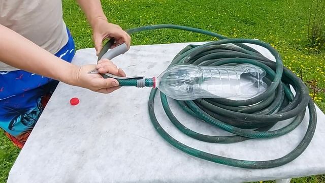 Для полива грядок больше не использую Лейку. Полив огорода из бочки без насоса смотреть онлайн