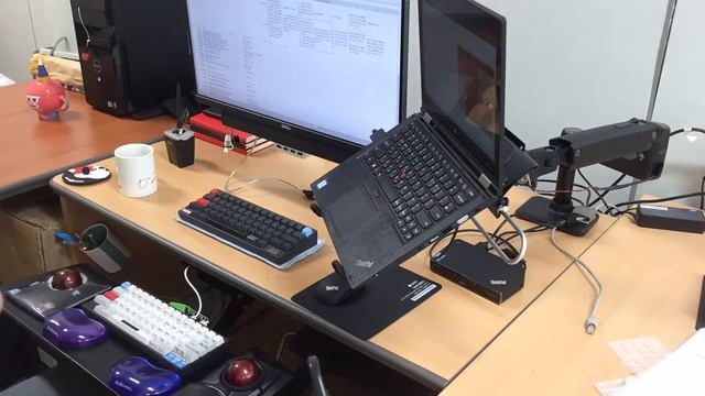 Creating a new Excel sheet using a keyboard HHKB and trackball. смотреть онлайн
