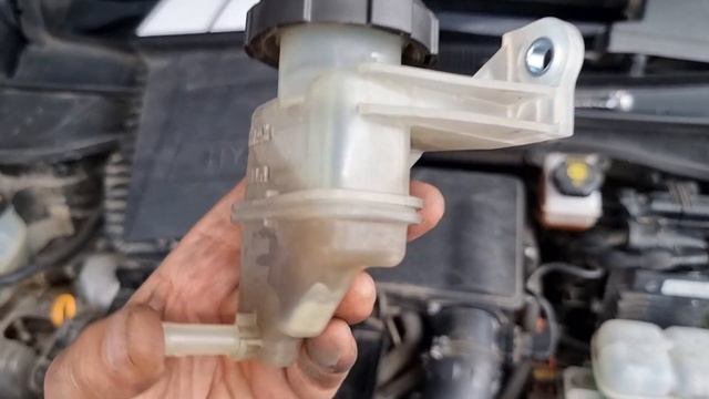 Changing the clutch actuator fluid to the kia niro hybrid (mind the audio issues) смотреть онлайн