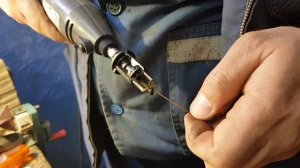 Снятие лака с эмалированного провода.