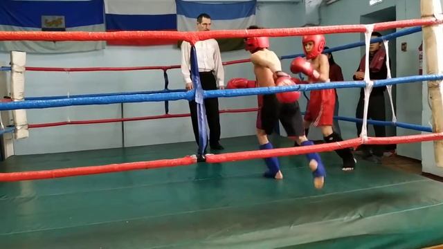 Бой Айнура. Он в красной экипировке смотреть онлайн