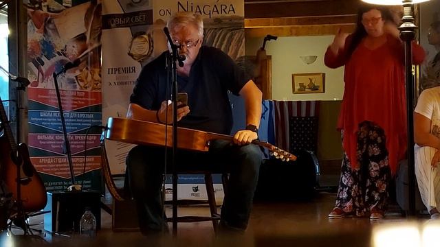 04. Олег Коршун-Шмаков. Полуторалитровая песенка (Евгений Лукин) смотреть онлайн