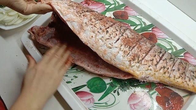 Сазан в духовке! Нежнейшая рыба запечённая в фольге!!! #рыбавдуховке #сазан #запеченнаярыба смотреть онлайн