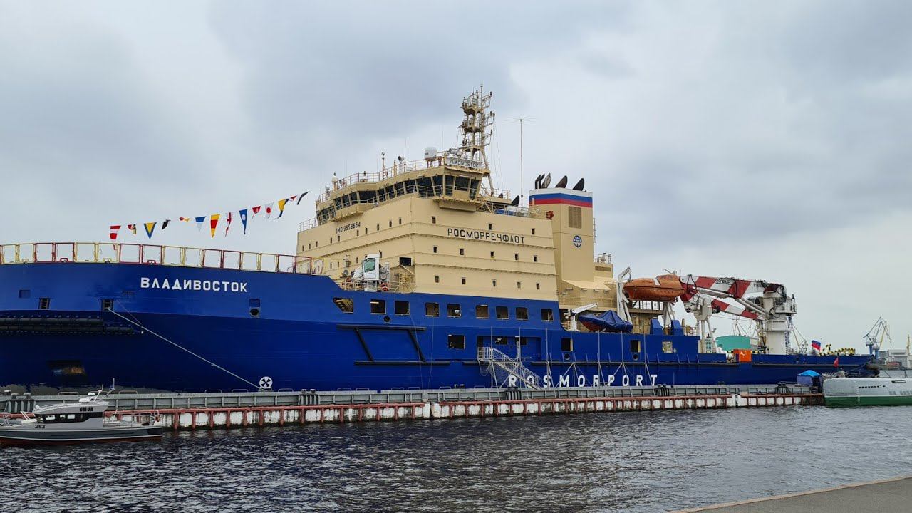 Санкт-Петербург. Фестиваль ледоколов в дождливый день. смотреть онлайн