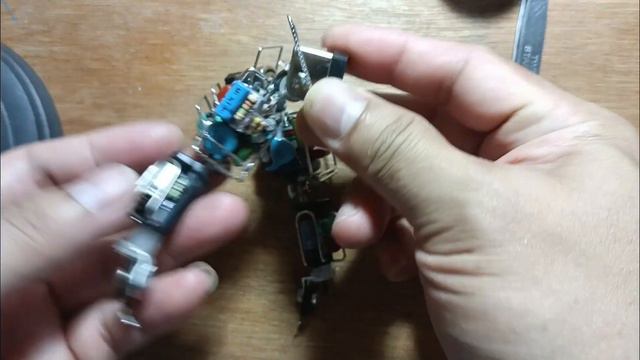 Mengupgrade Robot Dari Barang Bekas смотреть онлайн
