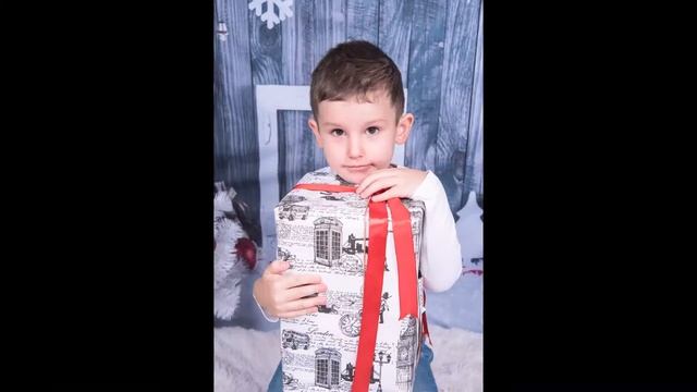 Новогодний микс Ксюша и Илюша. Снег кружиться... 2020 смотреть онлайн