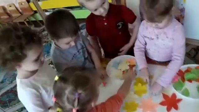 "Мастерим подарки маме" - 2 младшая группа - МБДОУ "Аленушка"с. Покровское смотреть онлайн