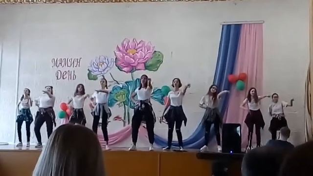 танец поздравление к 8 марта смотреть онлайн