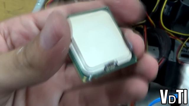 Como trocar a pasta térmica do processador do PC смотреть онлайн