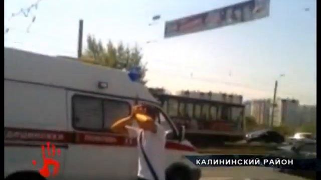 Годовалый ребенок и его мама выпали из машины смотреть онлайн