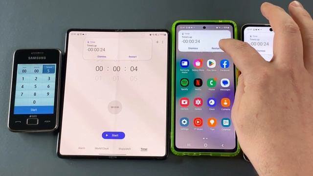 Four Samsung phones Star 3, Z Fold 3, A53, Z Flip 3 Digital Alarm Clock & Timer at the same time смотреть онлайн