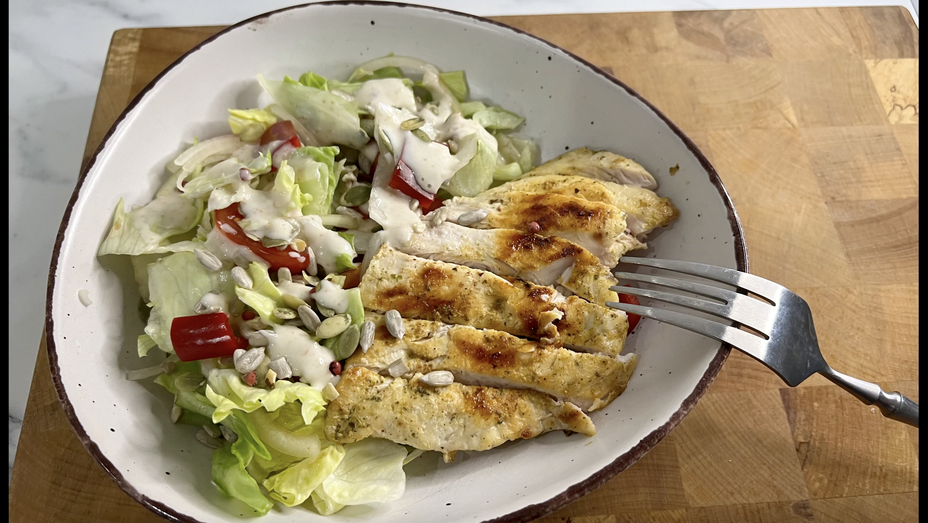 Вкусный салат с куриной грудкой смотреть онлайн