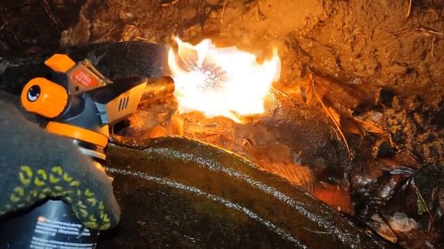 ПЛАВКА СВИНЦА В ДОМАШНИХ УСЛОВИЯХ. МОЯ СВИНЦОВАЯ КОПИЛКА. ГДЕ ВЗЯТЬ СВИНЕЦ? ПОИСК МЕТАЛЛОЛОМА смотреть онлайн