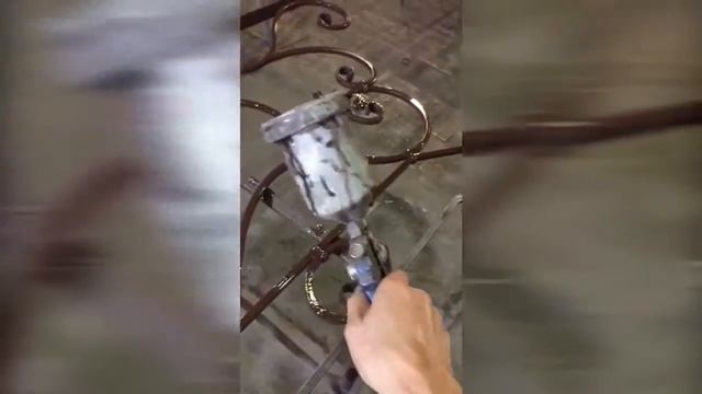 Процесс покраски кованых перил в г. Геленджик смотреть онлайн