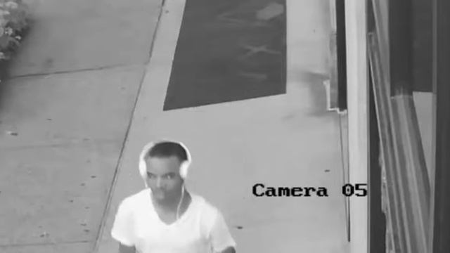 Man Punched in Face During Gunpoint Robbery Near Guggenheim Museum: NYPD смотреть онлайн