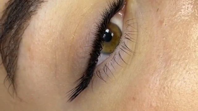 Наращивание ресниц, ролик для салона красоты #lashes #lashmaker смотреть онлайн