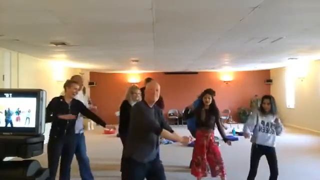 Laughter Yoga Training Fun Class! Robert Rivest Wellbeing Laughter CEO, Laughter Yoga Master Traine