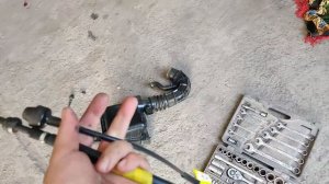 Закусывает газ Приора. Замена тросика газа подробно.