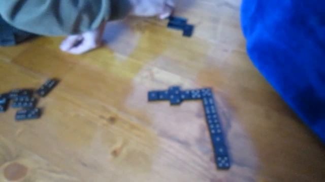 Domino!Bear plays with dominoes Zaikov . Kids game - Домино! Медвежонок играет домино с Зайкой. смотреть онлайн