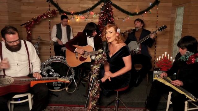 Driving Home For Christmas - Laura Oakes (Chris Rea Cover) смотреть онлайн