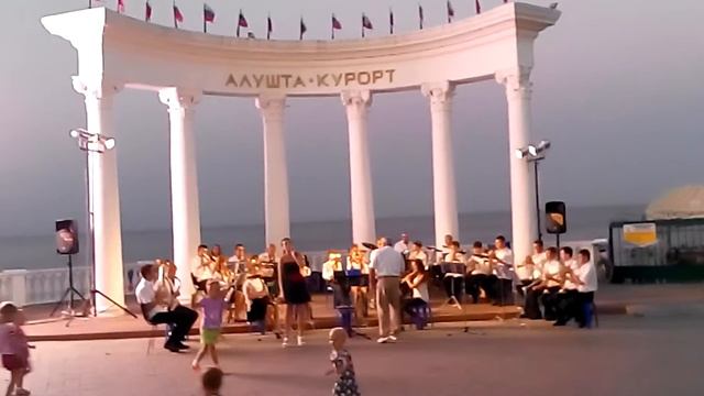 В Алуште звучит Украинская песня! - Для жителей Украины ! смотреть онлайн