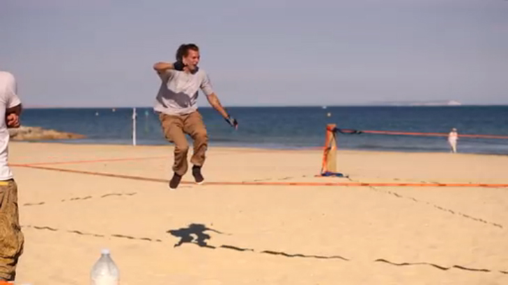 Слэклайн на пляже смотреть онлайн