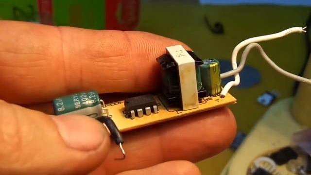 Ремонт LED лампы на светодиодах 20Вт. Чип OCP8165A. Схема. смотреть онлайн