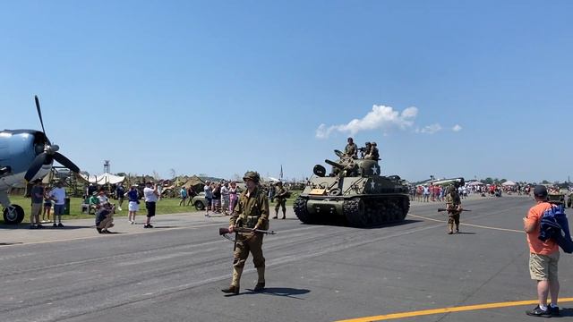 WWII Sherman Tank at the Reading PA Air Show Part 2 смотреть онлайн