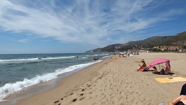 Barcelona Beach Walk at Platja del Baixador Castelldefels Beach смотреть онлайн