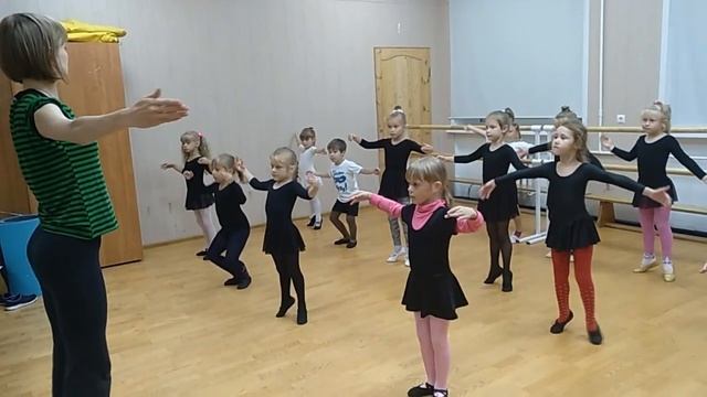Плие середина. Хореография для детей 5-6 лет смотреть онлайн
