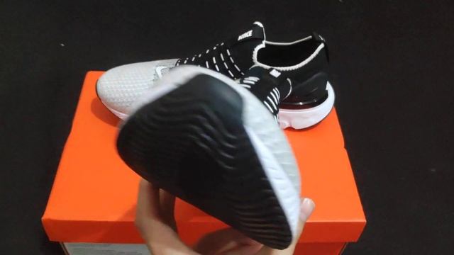 Quick Look : Nike Epic React Phantom Run Flyknit 2 Black смотреть онлайн
