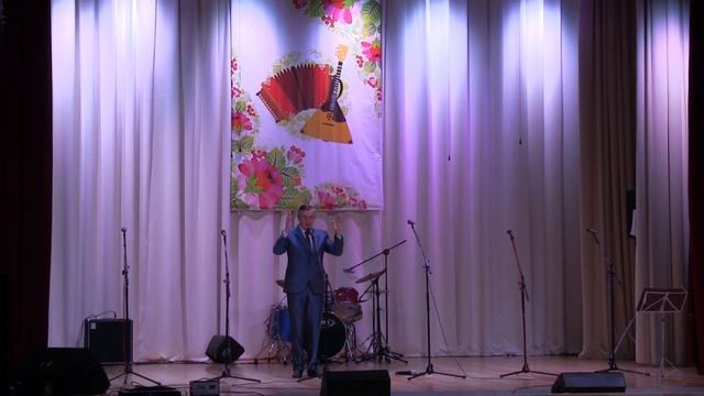 Игра с залом в шуточной форме конферансье концерта смотреть онлайн