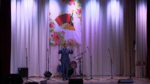 Игра с залом в шуточной форме конферансье концерта