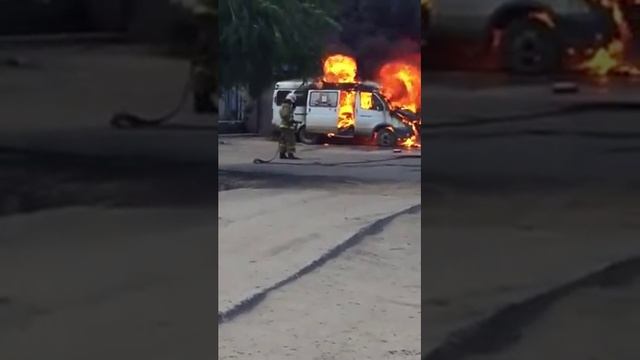 Сгорела маршрутка в Астрахани смотреть онлайн