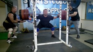 Приседания 330 кг. Спортстудия силового тренинга