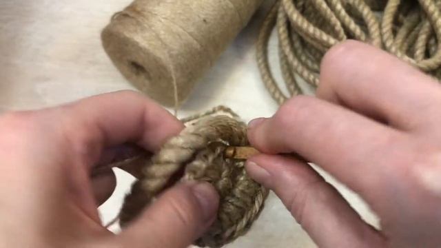 Корзинка из джута крючком, ввязываем канат смотреть онлайн