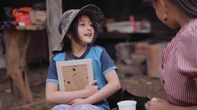 Niña pobre le dio una lección a una niña rica смотреть онлайн