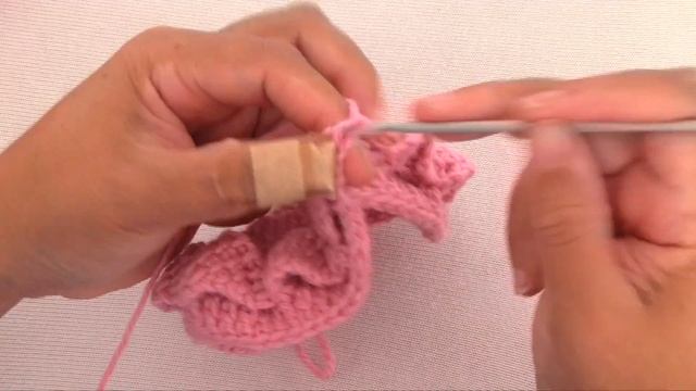 Gorro A Crochet Con Trenzas De Hojas Y Flor 3D En Punto Tunecino Tejido Tallermanualperu