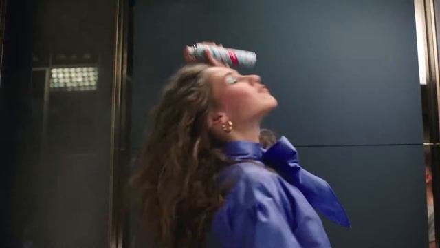 Освежи свои волосы перед вечеринкой с сухим шампунем Batiste!