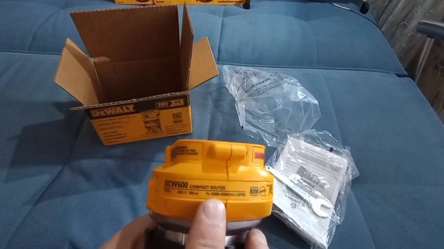 Распаковка Фрезер DeWALT DCW600 XR Brushless тушка смотреть онлайн