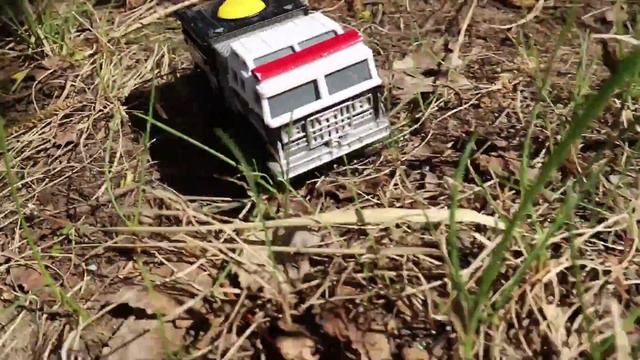 Монстр Траки. Гонки по бездорожью. Машинки. Полиция, Пожарная и Джип смотреть онлайн